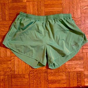 Women’s L Nike Athletic Shorts